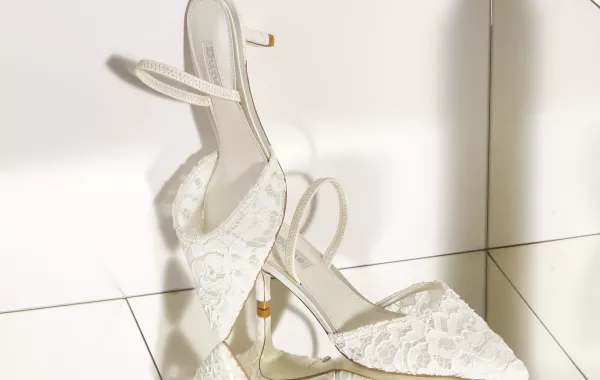حذاء للعرائس من ديون Dune- الصورة من المكتب الإعلامي للدار 