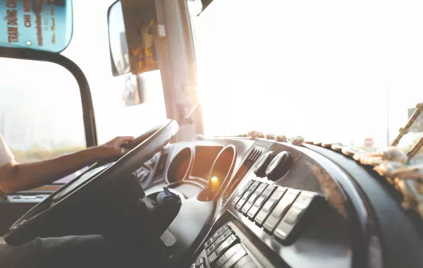 الهيئة العامة للنقل تعلن إعفاء الجهات التعليمية الأهلية من الحد الأدنى للحافلات - الصورة من pexels by minhle17vn