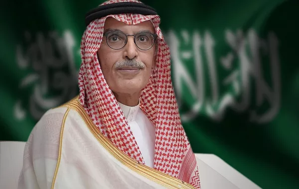 الأمير بدر بن عبد المحسن - الصورة من صفحته الرسمية على الفيس بوك