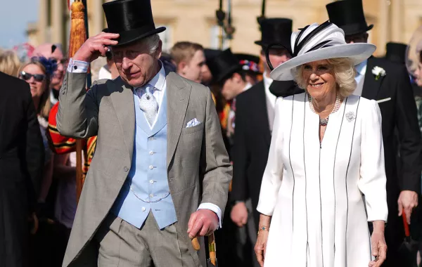 الملك تشارلز والملكة كاميلا  King Charles III and Britain's Queen Camilla في أول حفل بالحديقة لهذا العام (مصدر الصورة: Jordan Pettitt / POOL / AFP)