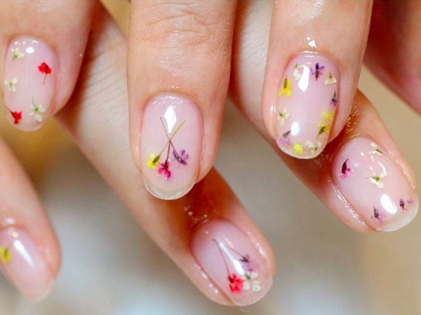  Pressed-Flower-Nails