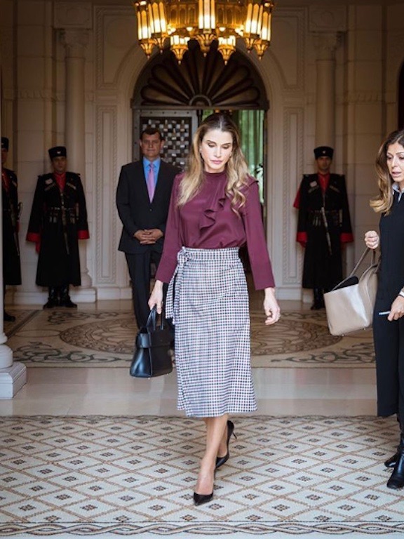 أناقة الملكة رانيا في التنورة