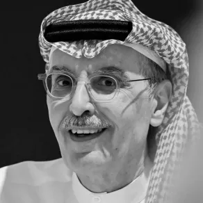 الأمير الشاعر بدر بن عبد المحسن .. حينما تحمل أمانة الكلمة وتصل بها إلى الجميع 