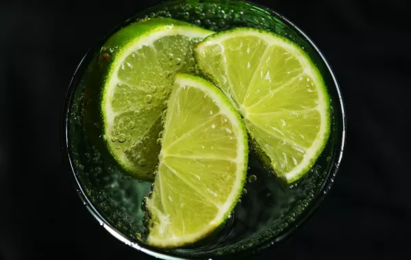 الليمون الأخضر: أربع فوائد غير متوقعة خصوصاً في حرق الدهون (المصدر: Pexels)