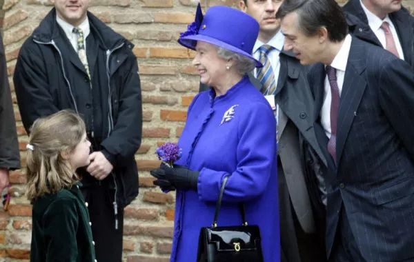 الملكة إليزابيث الثانية Queen Elisabeth (مصدر الصورة: ERIC CABANIS / AFP POOL / AFP)