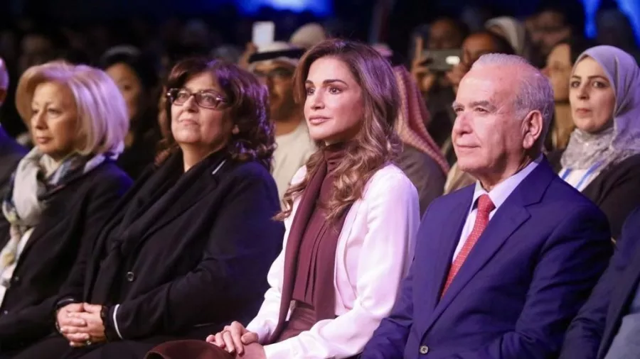 الملكة رانيا العبد الله تحضر الجلسة الرئيسية لملتقى مهارات المعلمين.jpeg