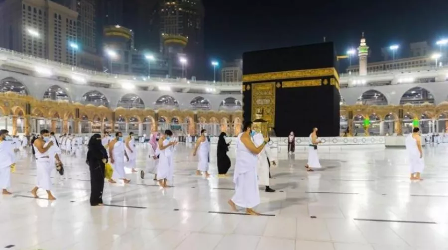 السعودية تبدأ باستقبال أولى رحلات معتمري الخارج منذ 6 أشهر