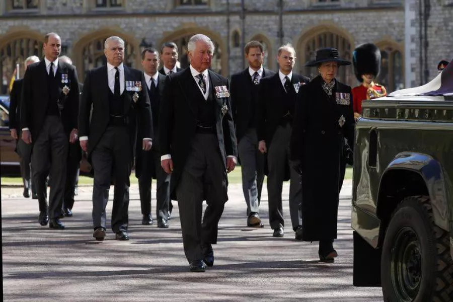 الأمير تشارلز والأميرة آن في جنازة الأمير فيليب- الصورة من موقع Town and Country