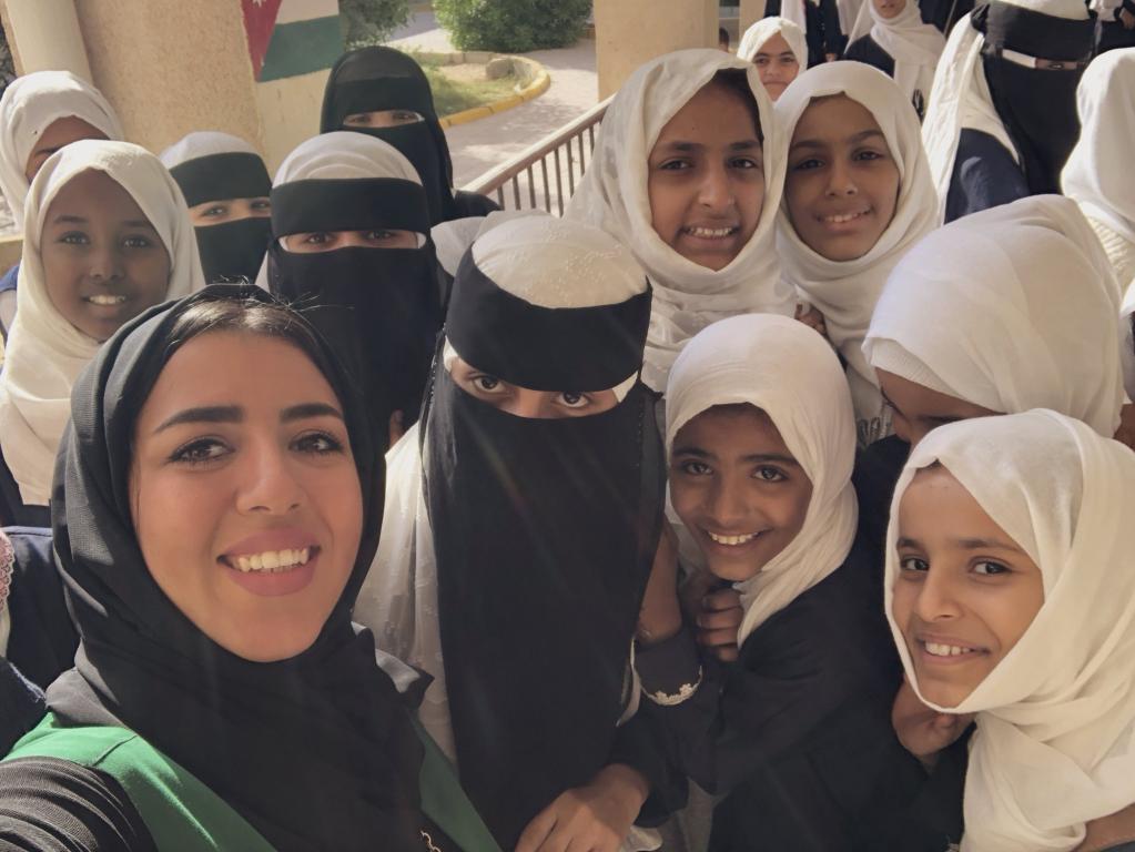  أول فتاة سعودية تزور اليمن  في رحلة إعمار