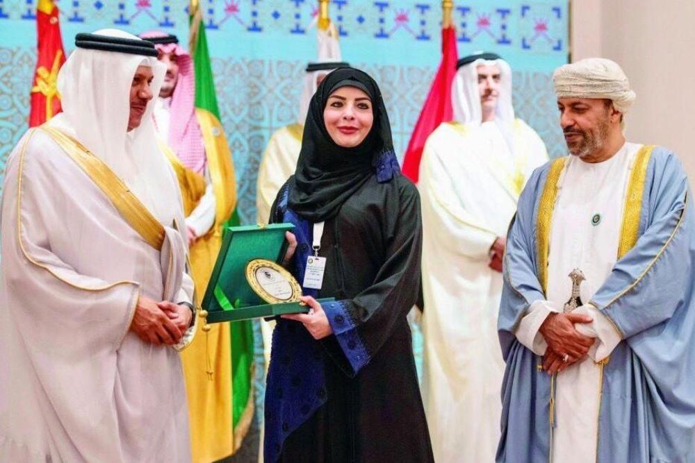 د. عزيزة الرويس تفوز بجائزة الأمير نايف للبحوث الأمنية بدول الخليج   مجلة سيدتي