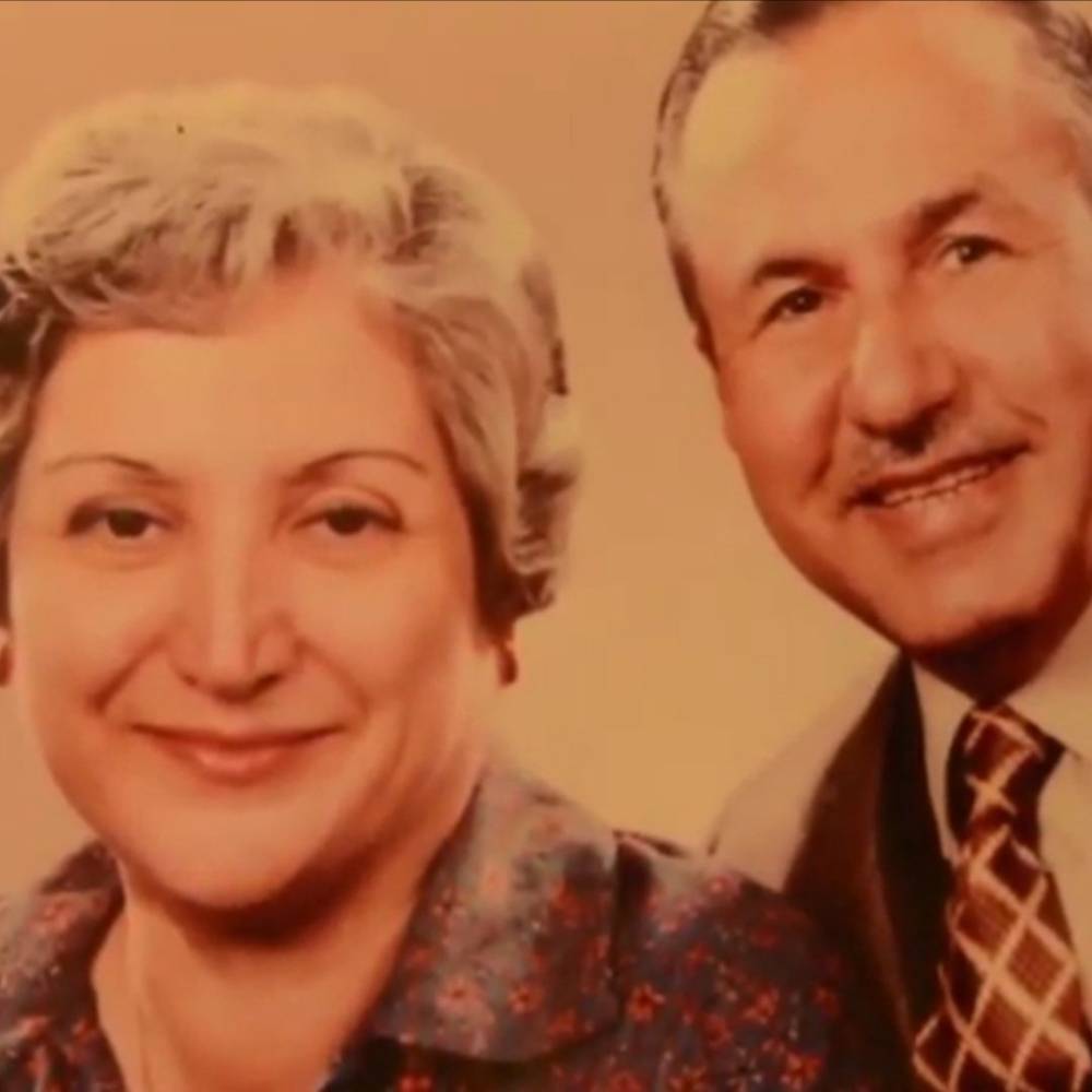 السيدة بهية وزوجها- الصورة من قناة مستشفى بهية على يوتيوب