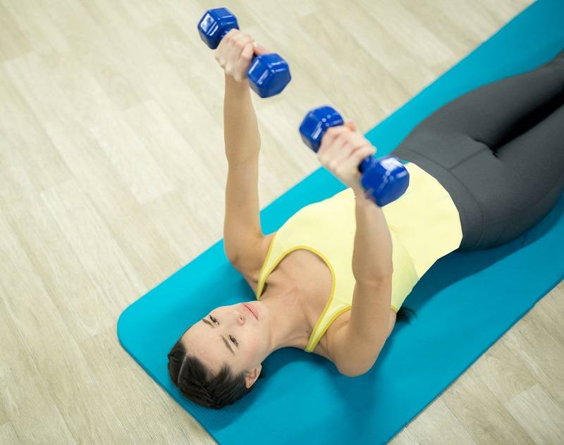 arm workout with dumbbells at home