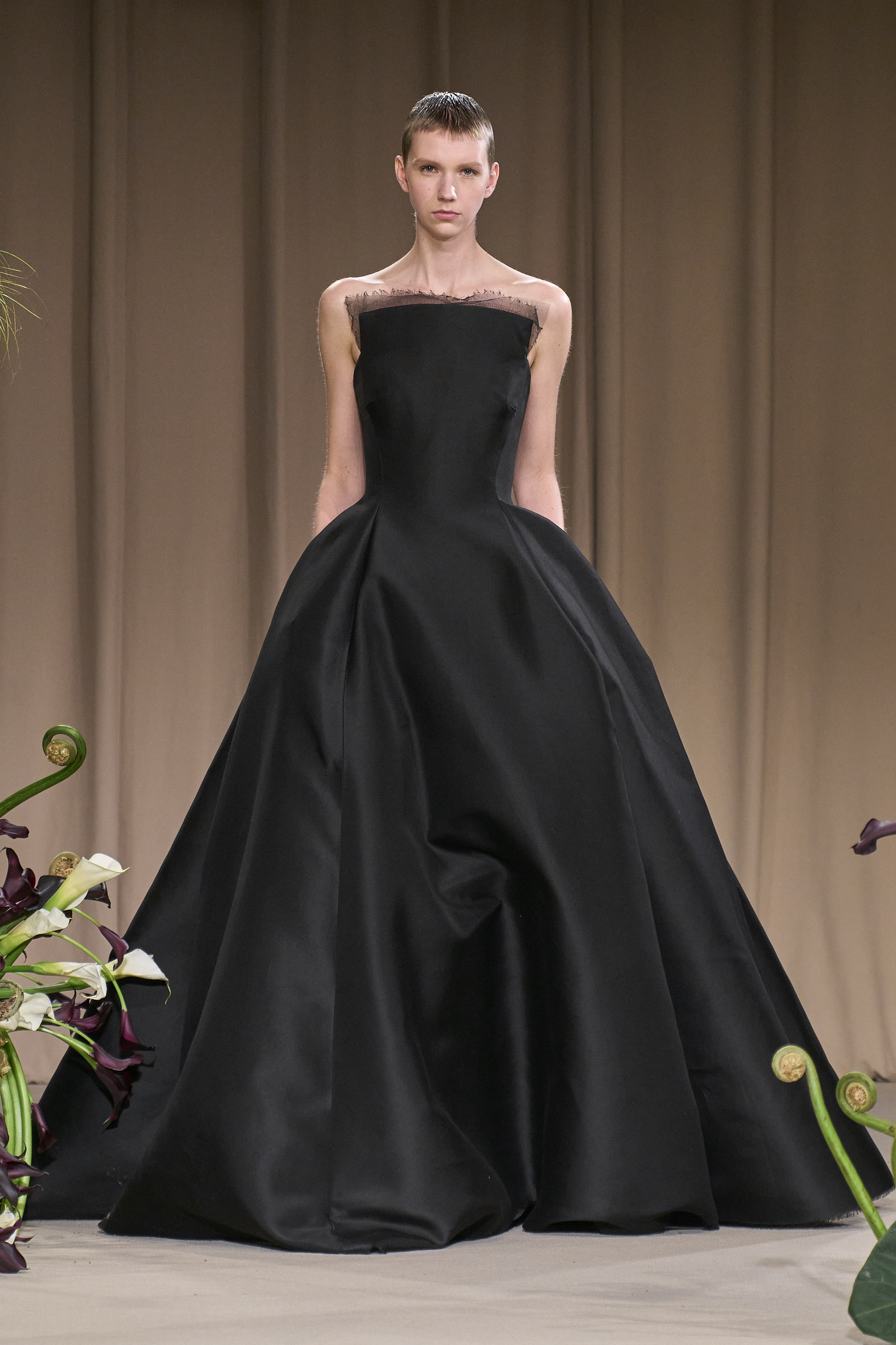 موديلات فساتين زفاف باللون الاسود 2023 فستان زفاف باللون الأسود 