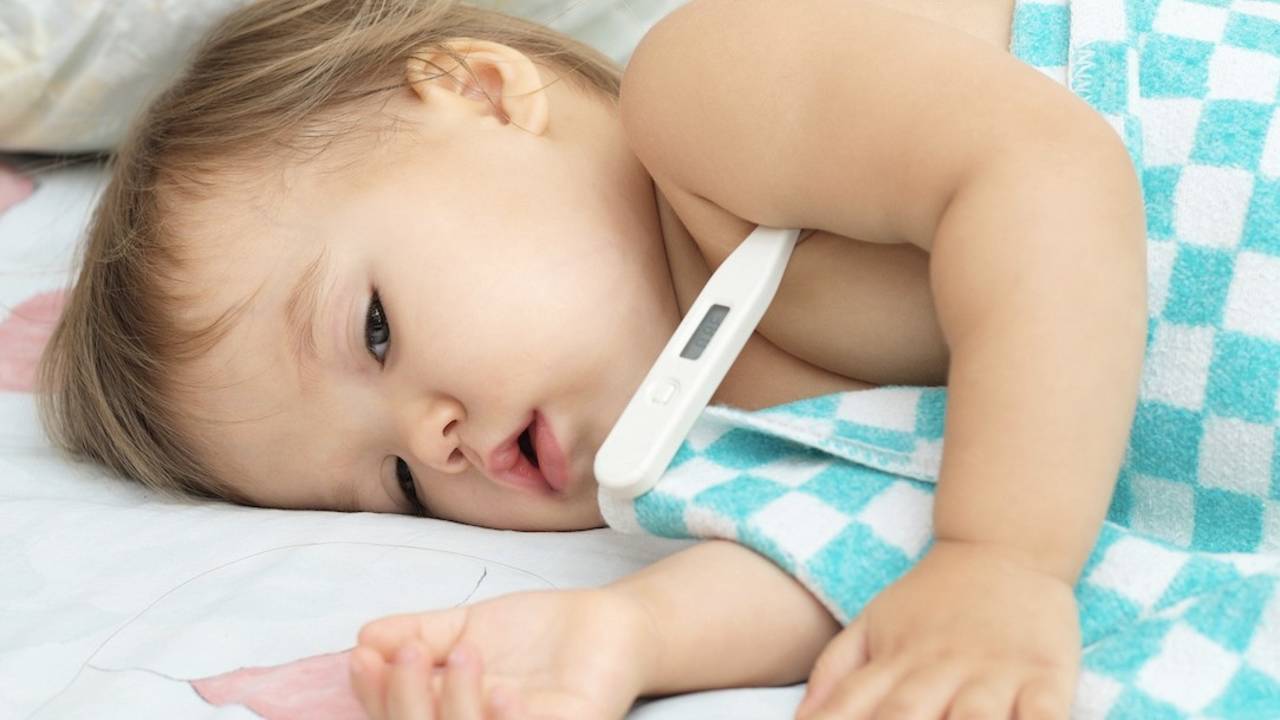 الروح تفسيري تكتوني  علاج ارتفاع درجة حرارة الطفل بالمنزل | مجلة سيدتي