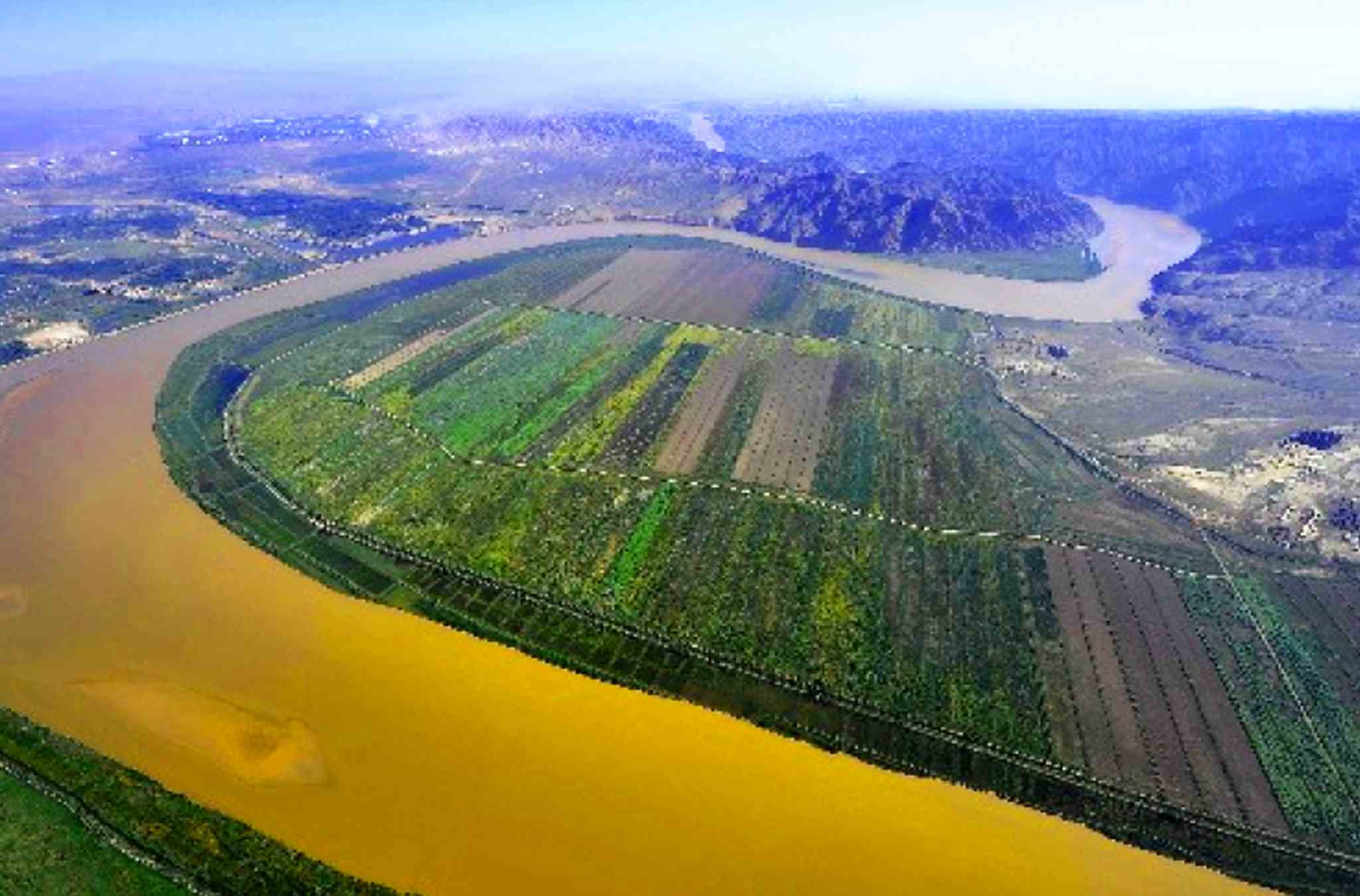 Китай между какими реками. Китай река Хуанхэ. Лёссовое плато Хуанхэ. Долина реки Хуанхэ. Древний Китай река Хуанхэ.