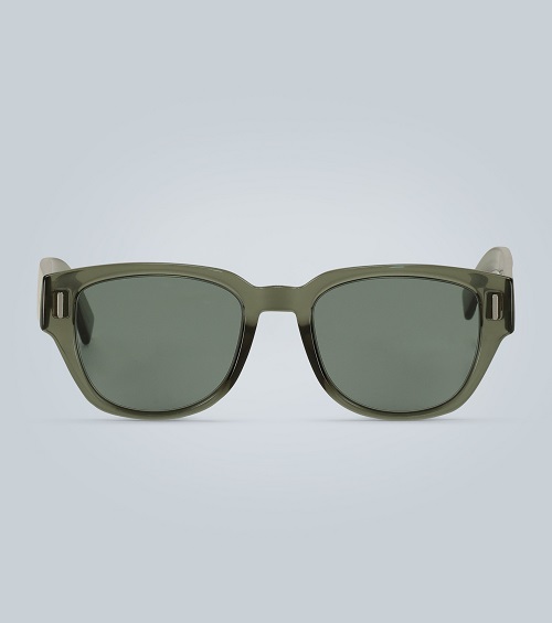 نظارات شمسية باللون الأخضر الزيتي اللافت من Dior