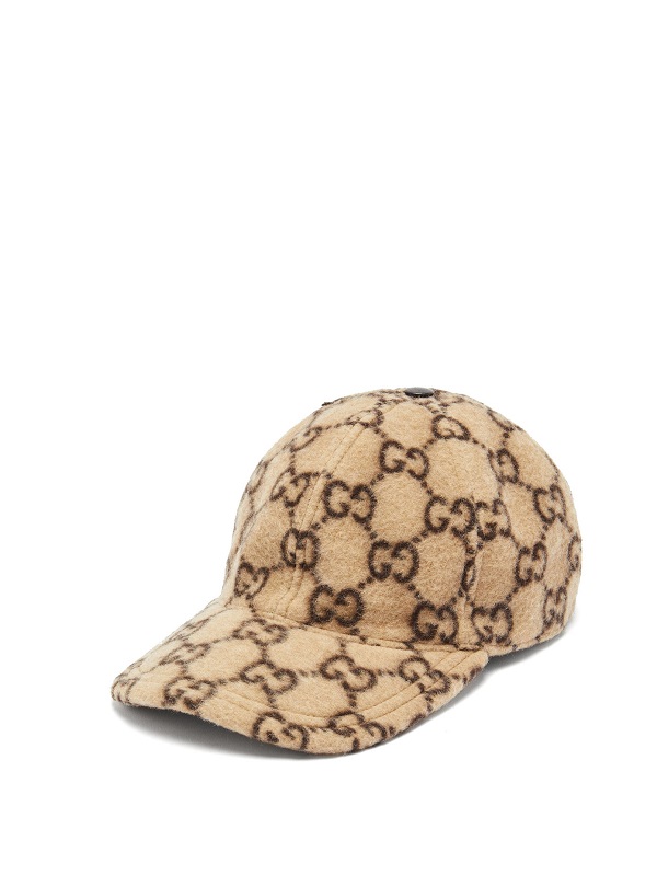 قبعة بتصميم رياضي باللون البيج من Gucci