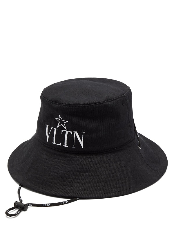 قبعة بتصميم دائري باللون الأسود Valentino