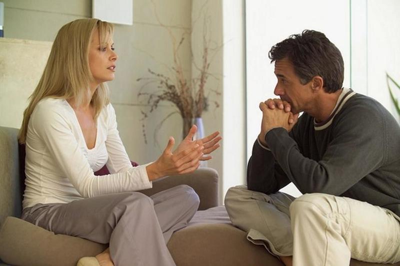 بـ حيل بسيطة.. استشاري علاقات أسرية يوضح كيفية التعامل مع الزوج الإتكالي(خاص)