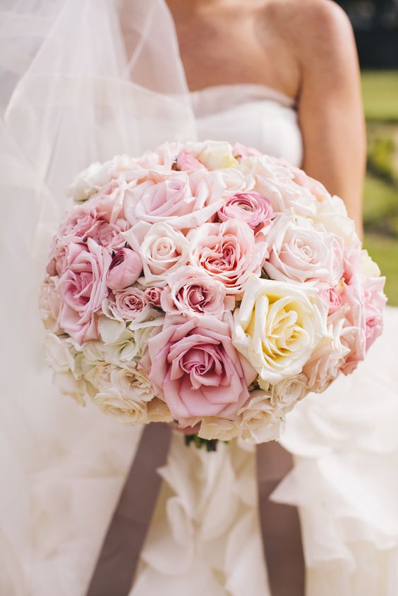 بوكيه عروس باللون الزهري