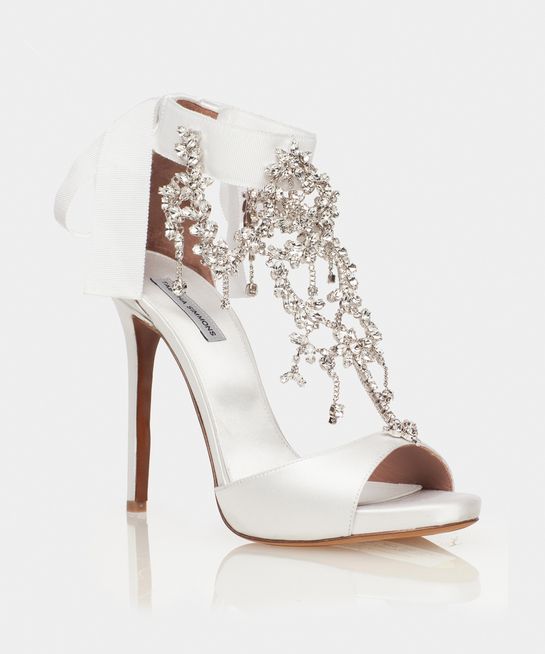 حذاء أبيض للعروس