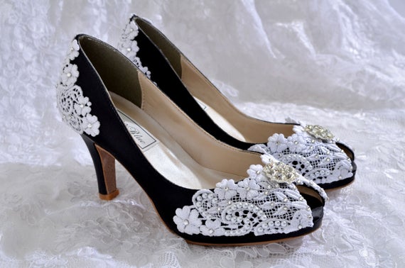 أحذية عروس باللون الأسود