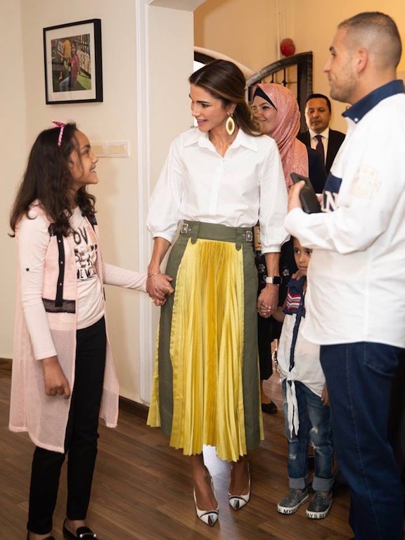  تنسيق جمع بين الأناقة والعصرية اعتمدته الملكة رانيا