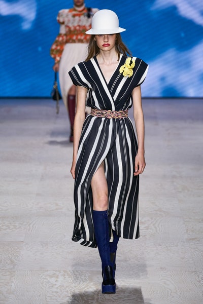 فستان بالتقليمات من لويس فويتون Louis Vuitton