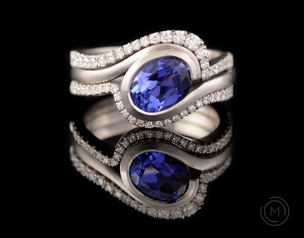 من أجمل تصاميم خواتم الماس المرصعة بالأحجار الزرقاء