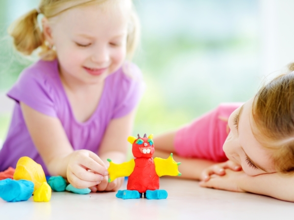 التدبير المنزلي: 4 خطوات سهلة لإعداد معجونة اللعب للأطفال