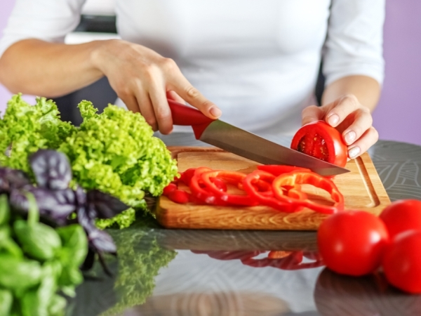 التدبير المنزلي: 3 طرق لسن سكاكين المطبخ