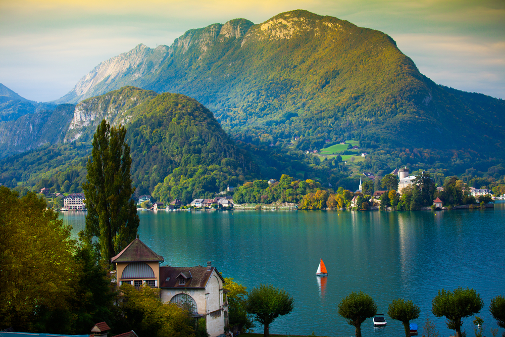 السياحة في أوروبا: صور البحيرات الأجمل
