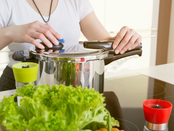 التدبير المنزلي: 7 أدوات لا يُستغنى عنها في المطبخ