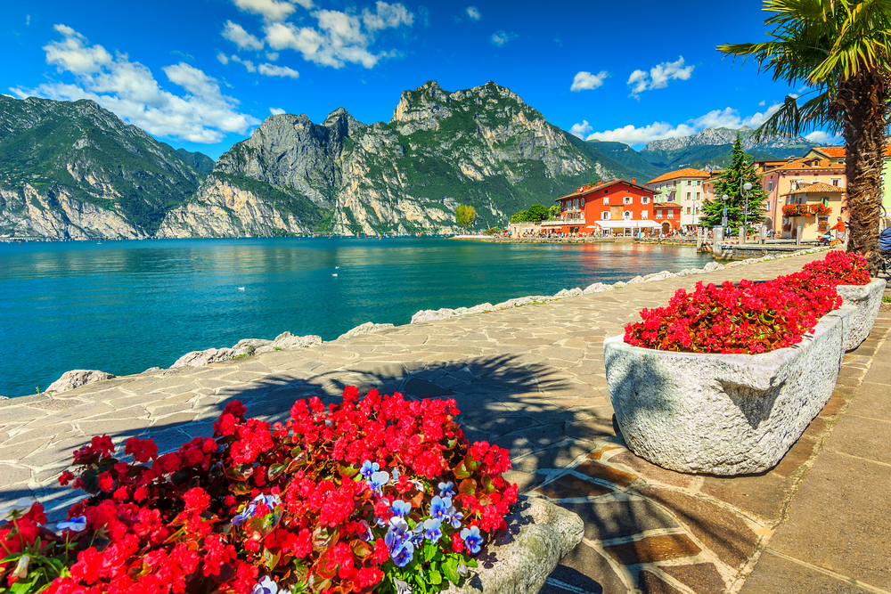 السياحة في أوروبا: صور البحيرات الأجمل