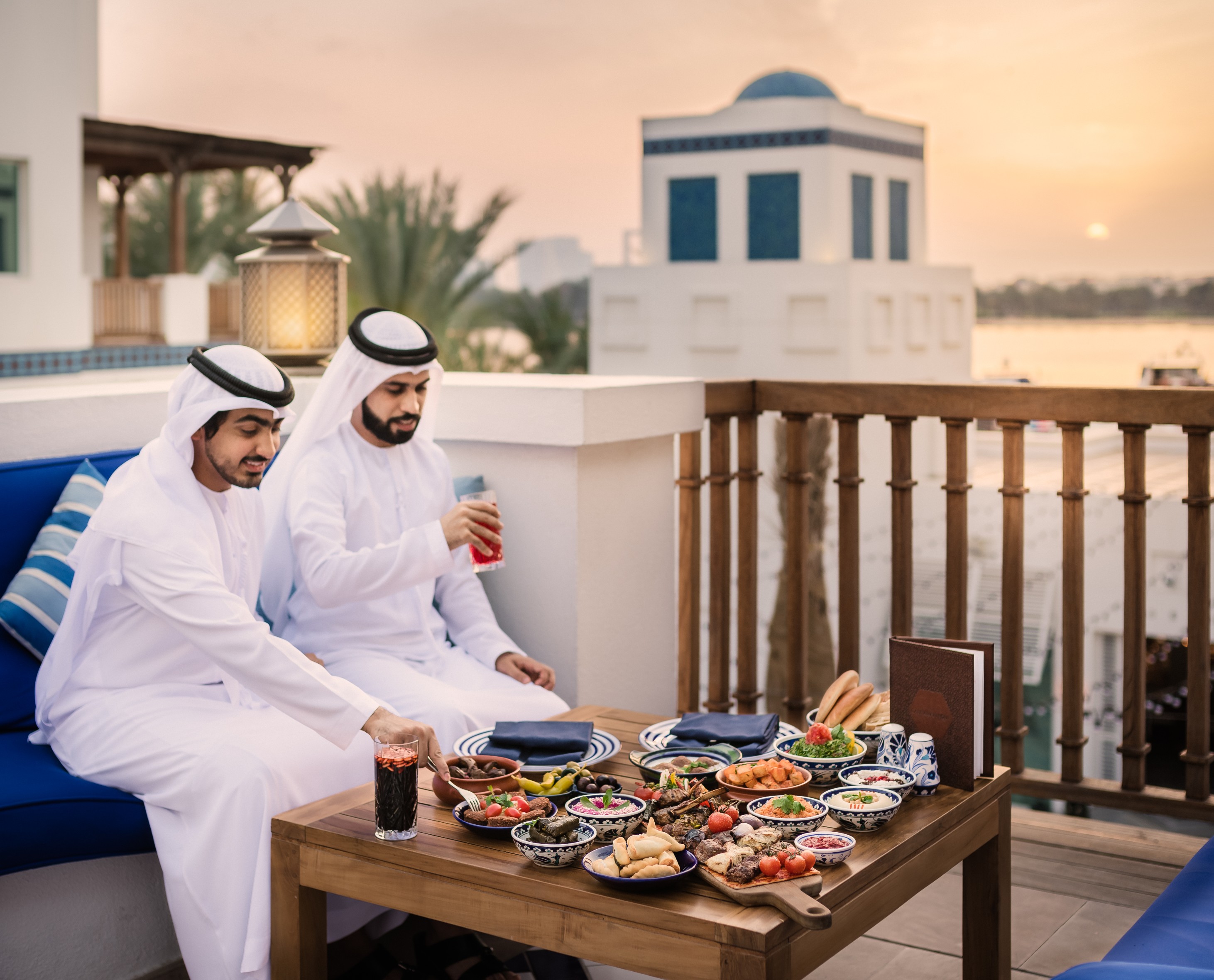 "بارك حياة دبي" يستقبل الشهر الفضيل في "كافيه أرابيسك"