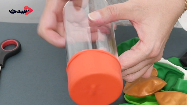 فيديو: طريقة في التدبير المنزلي لتغليف الأكواب الزجاج  