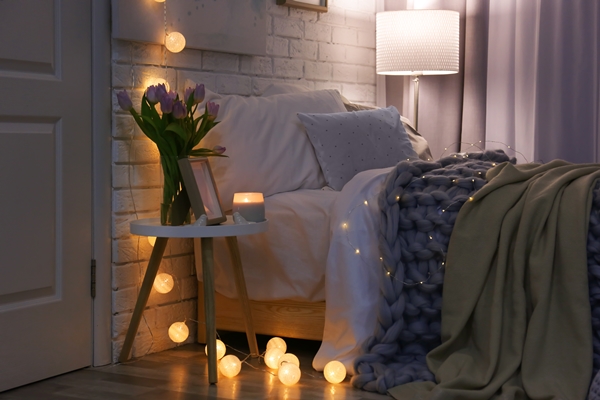 أفكار إضاءة غرف النوم Shutterstock_1038723463_0