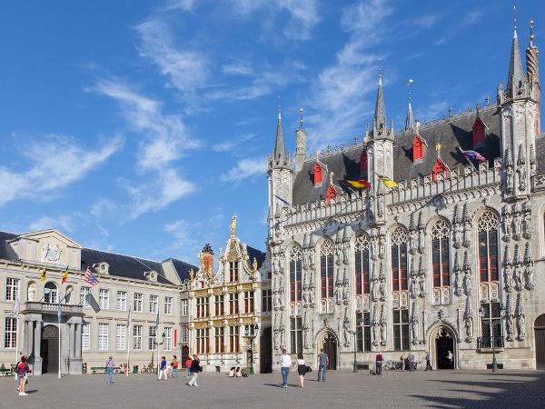 عناوين السياحة في "المدينة القديمة" بـ"بروج" البلجيكية