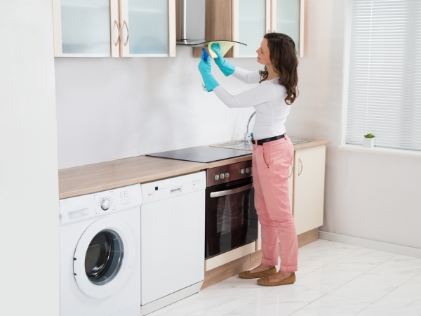 نصائح التدبير المنزلي في تنظيف مروحة المطبخ