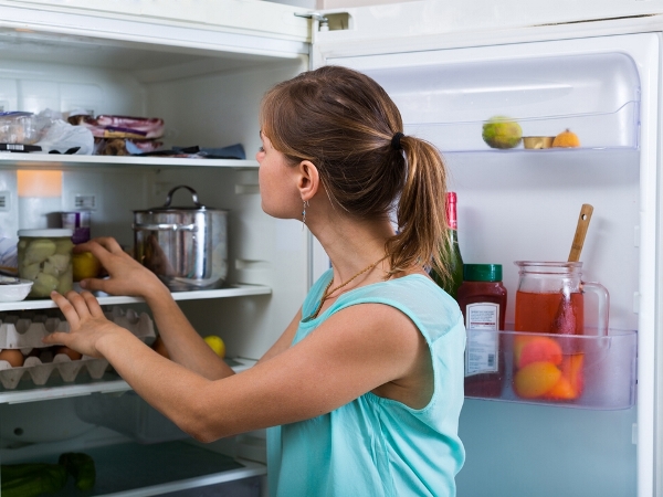 التدبير المنزلي: خطوات العناية بالثلاجة قبل السفر