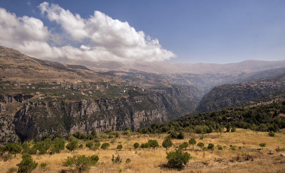أهم الأماكن السياحية في لبنان Shutterstock_584047015