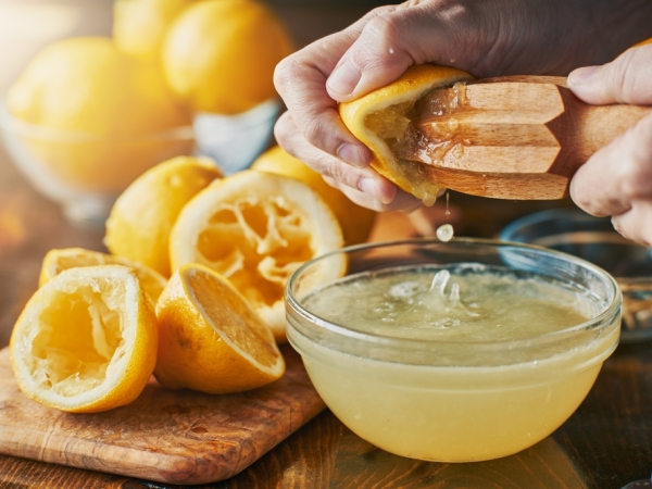 التدبير المنزلي: 10 استخدامات لليمون الحامض