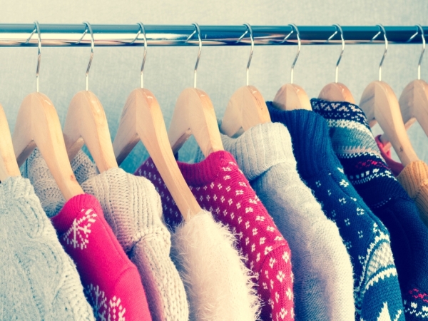خطوات في التدبير المنزلي لتوضيب خزانة الملابس استقبالًا للشتاء