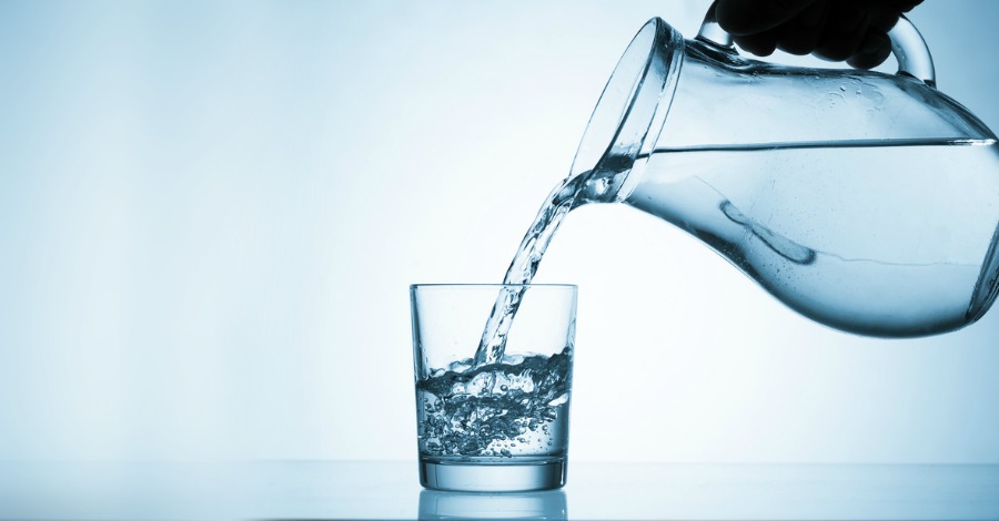 اشربي الماء بوفرة لطرد السموم