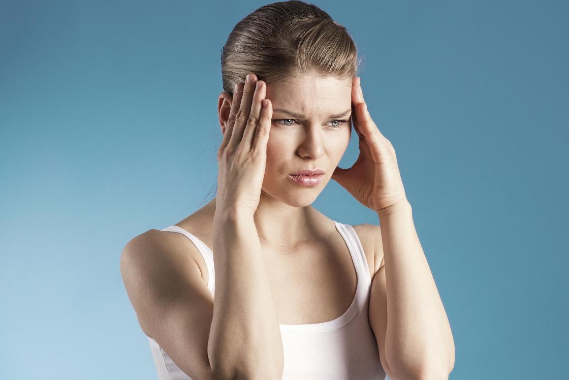 صداع الرأس من أعراض التهاب الاذن الوسطى
