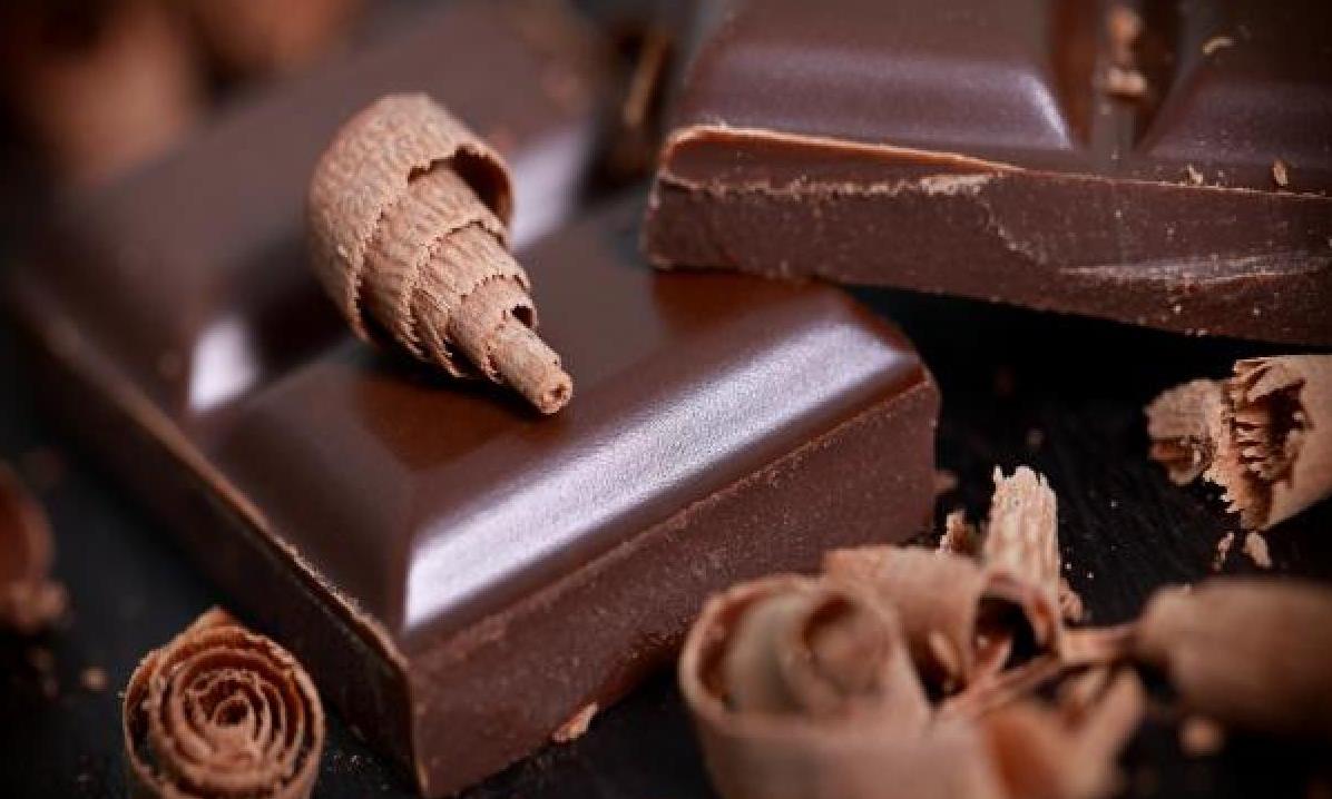 الشوكولاتة الداكنة تحتوي على فيتامين د