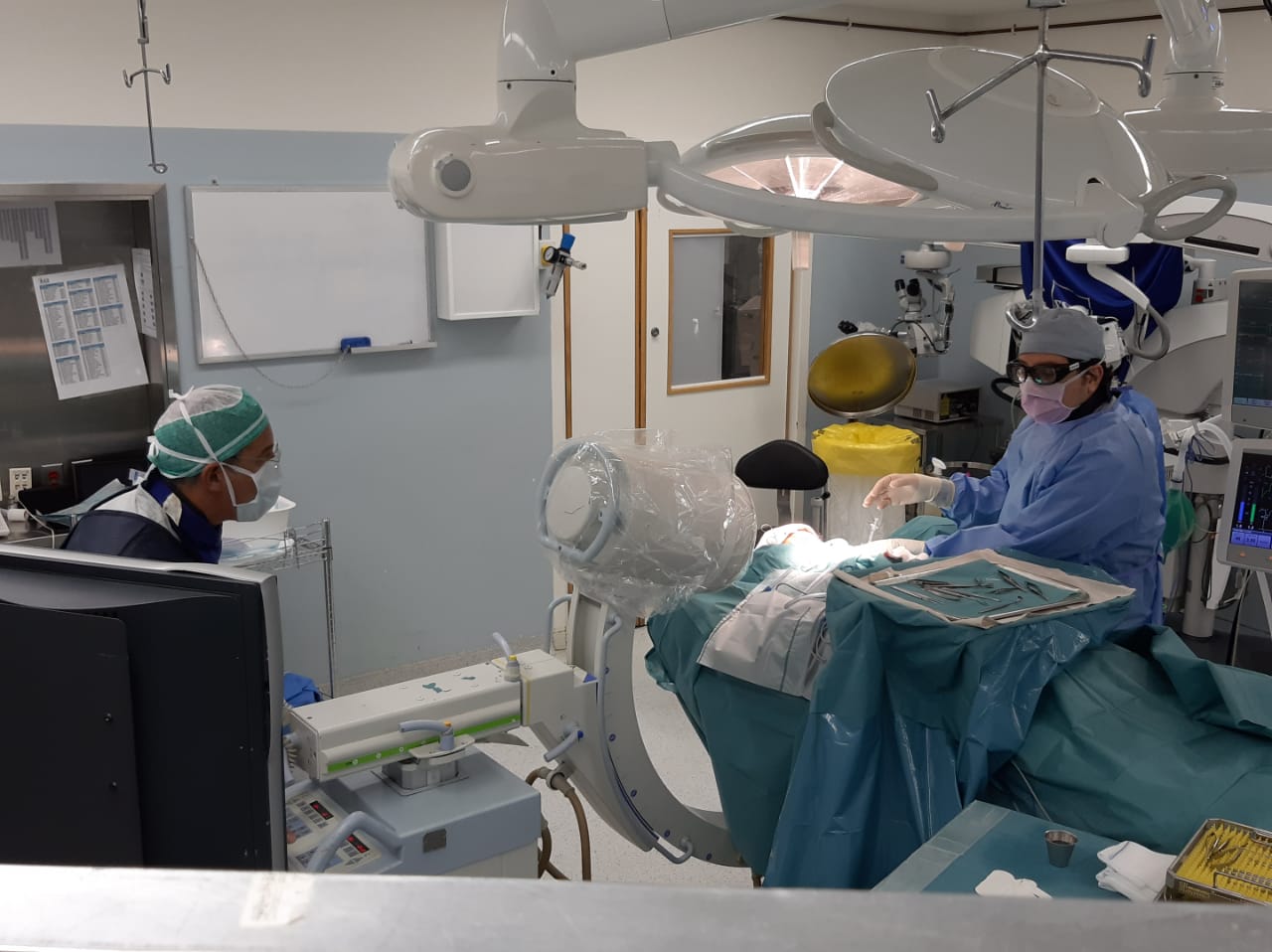  نجاح أول جراحة في لبنان لاستئصال تشوه كبير من عين طفل Image001