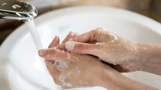 اتبعي الطرق الصحيحة لغسل اليدين