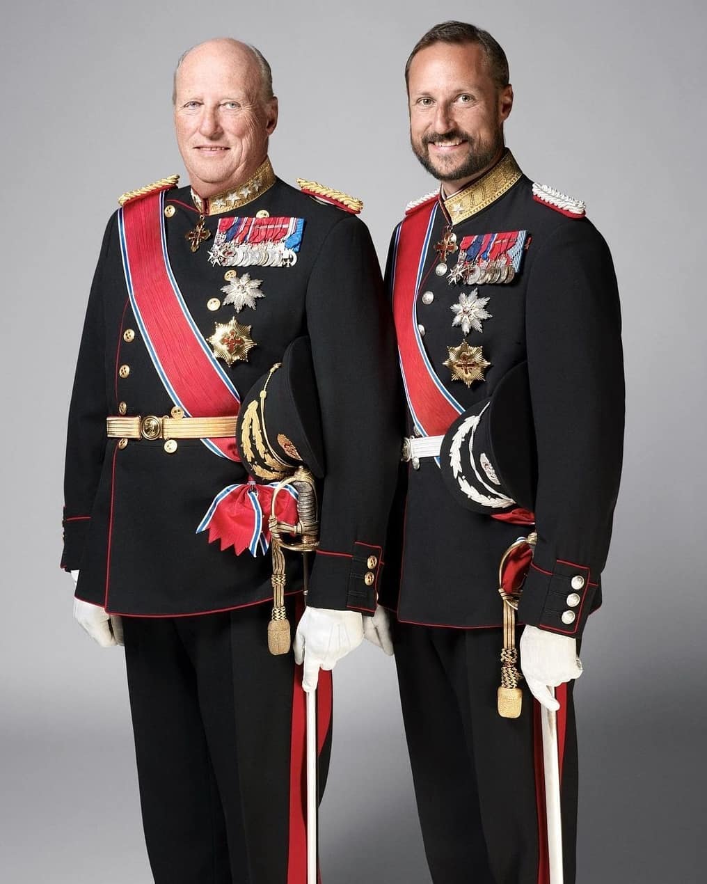 الأمير هاكون ووالده الملك هارالد- الصورة من حساب Europe royals على إنستغرام