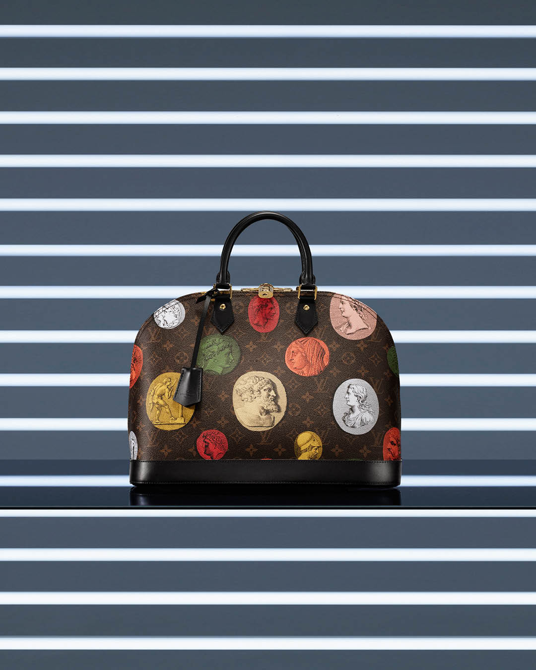 حقيبة تسوق راقية من Louis Vuitton- الصورة من انستغرام Louis Vuitton